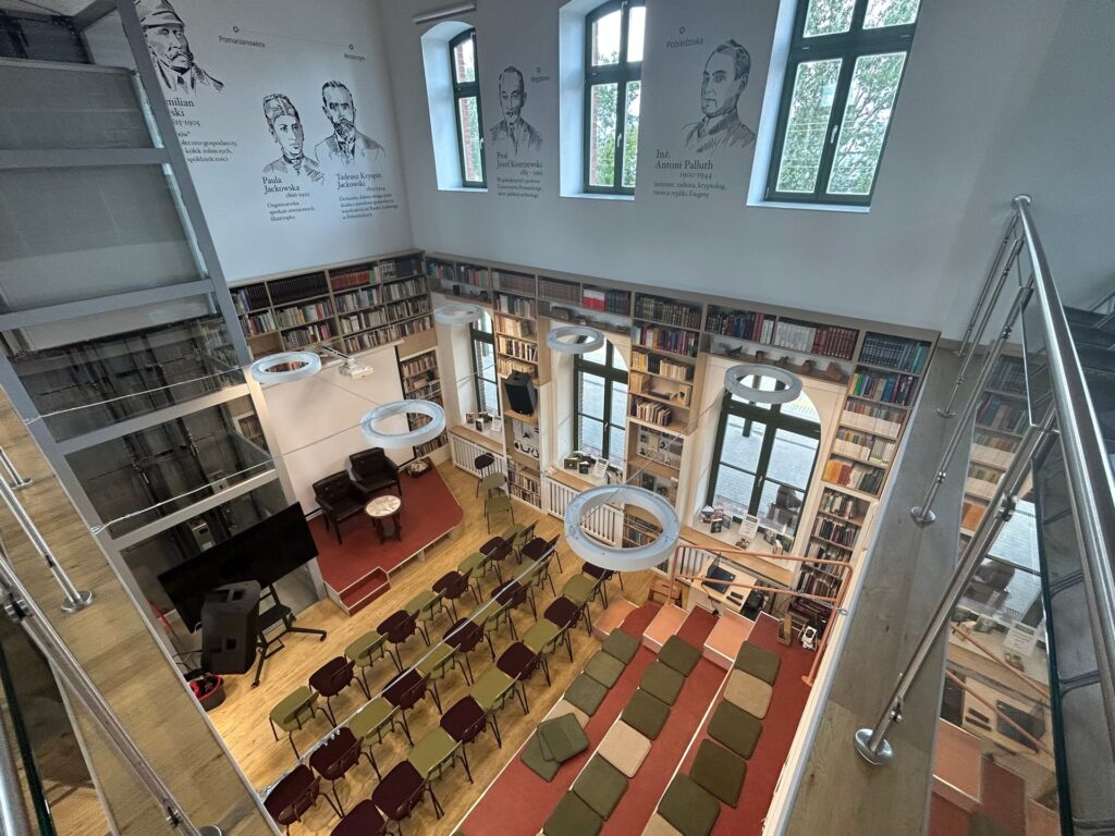 Biblioteka w Pobiedziskach, nowoczesne meble