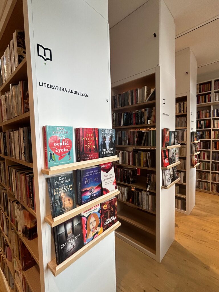 Biblioteka w Pobiedziskach, nowoczesne meble
