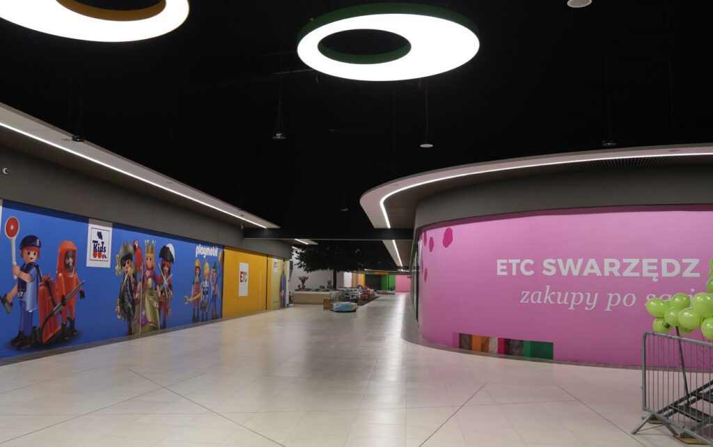 oklejanie grafiki reklamowej